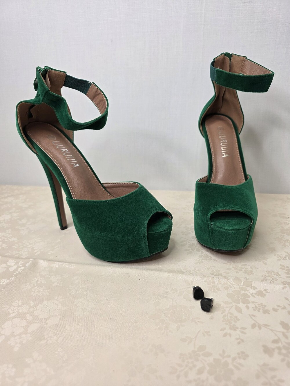 LIURUIJIA Emerald Green Velvet Platform Peep Toe Stiletto Heels Size 7.5